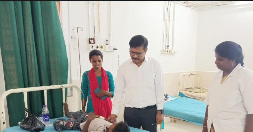 రోగుల పరామర్శ, సిబ్బందికి సూచనలు... కలికిరి సామాజిక ఆరోగ్య కేంద్రంలో డా. ఎన్టీఆర్ వైద్య సేవ జిల్లా సమన్వయకర్త డా. పి. లోకవర్ధన్ - Additional Image